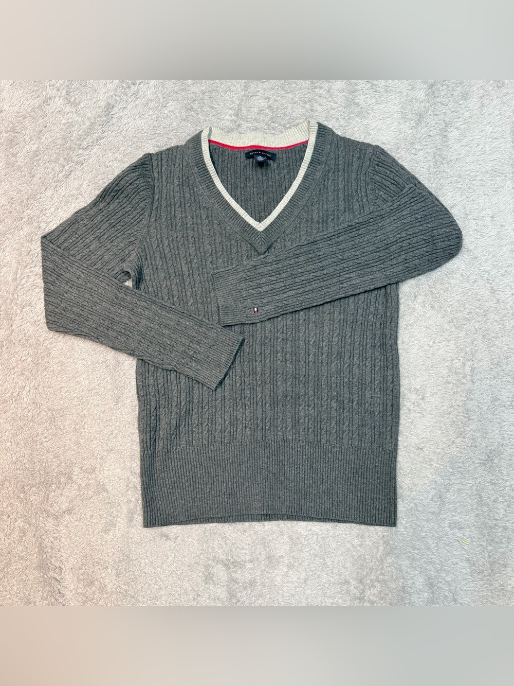Tommy Hilfiger Men's Gray V-Neck Cable Knit Sweater with Contrast Trim